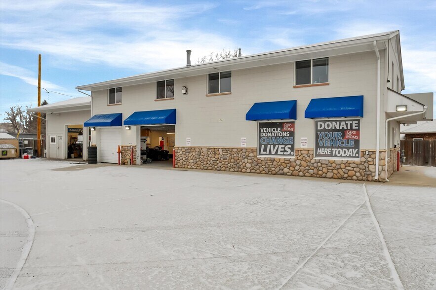 More Photos Of 16099 S Golden Rd, Golden Freestanding For Sale