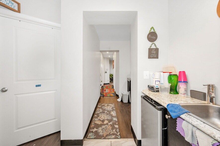 More Photos Of 4920 Belair Rd, Baltimore Office For Sale