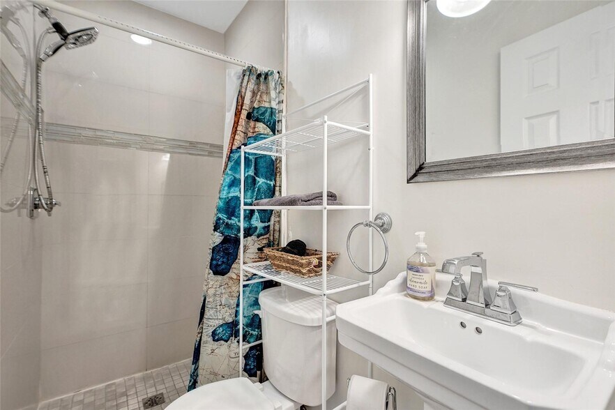 More Photos Of 322 Oklahoma St, Hollywood Multifamily For Sale