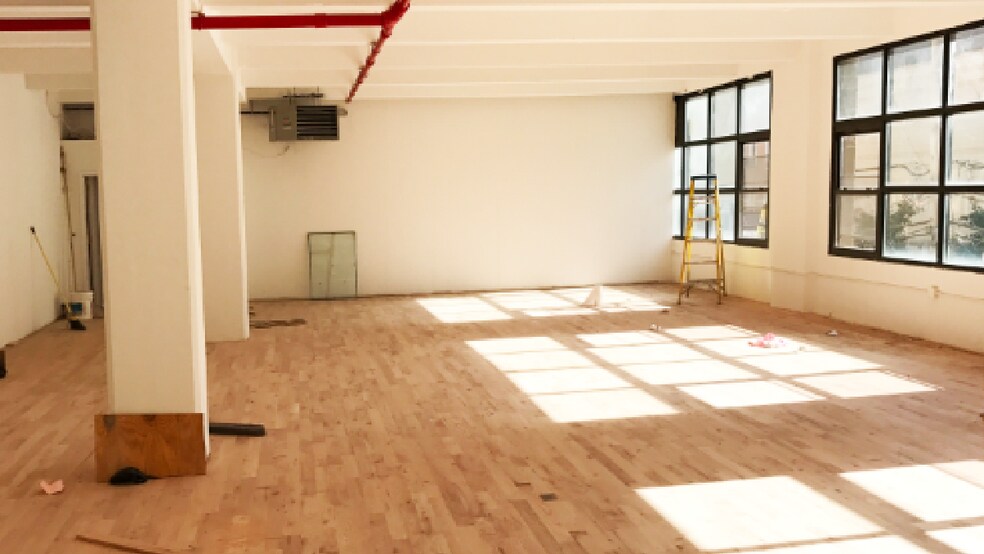 More Photos Of 2121 41st Ave, Long Island City Light Distribution For Lease