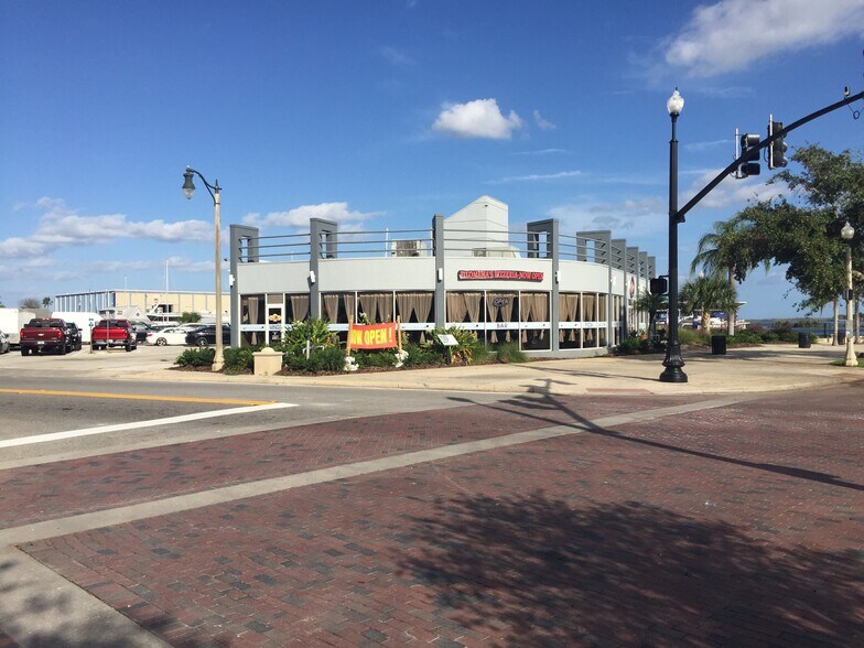 More Photos Of 350 E Seminole Blvd, Sanford Freestanding For Sale