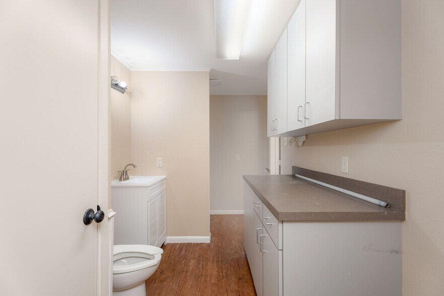 More Photos Of 3815 Troup Hwy, Tyler Medical For Sale