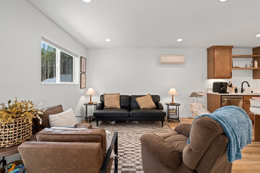 More Photos Of 1013 Peach Rd, Winlock Apartments For Sale