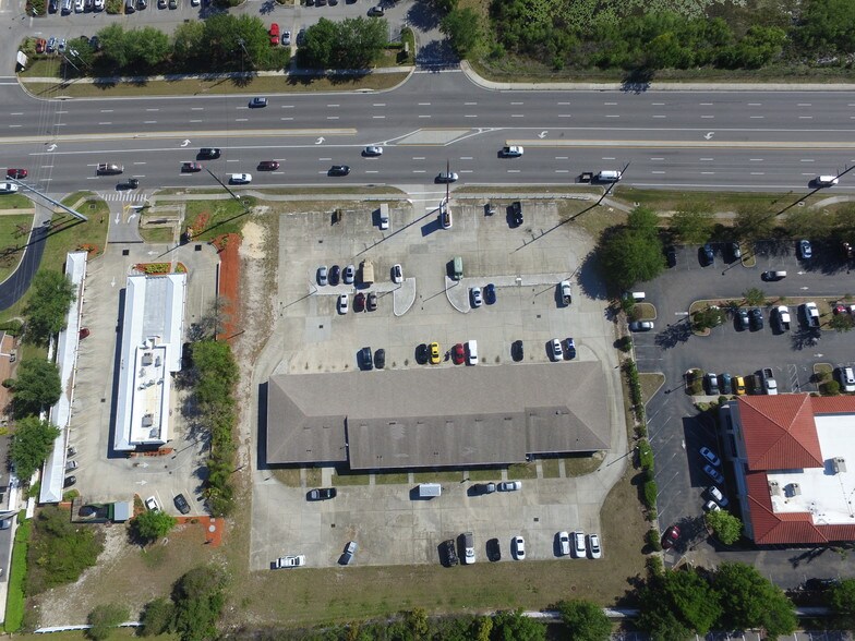More Photos Of 1209 Saxon Blvd, Orange City Freestanding For Lease