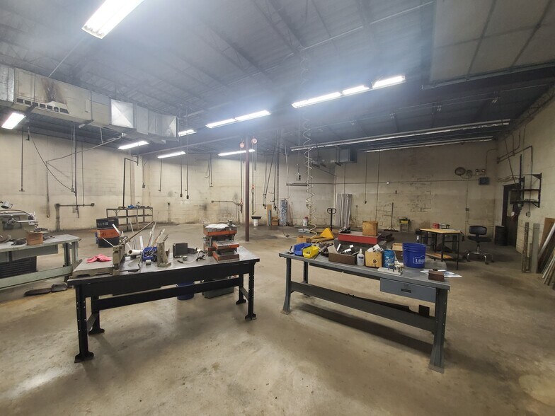 More Photos Of 3644-3656 Scarlet Oak Blvd, Kirkwood Warehouse For Lease