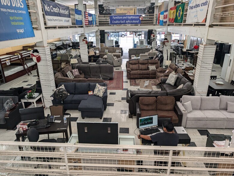 More Photos Of 6717-6719 Pacific Blvd, Huntington Park Storefront For Lease