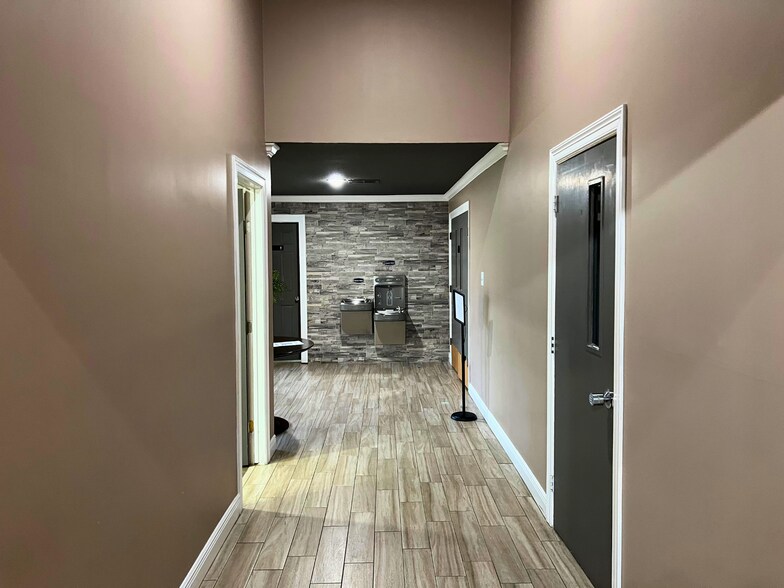 More Photos Of 618 Baca St, Houston Religious Facility For Sale