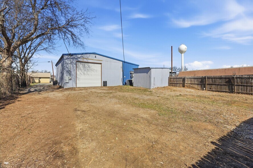 More Photos Of 103 W Franklin St, Alvord General Retail For Sale