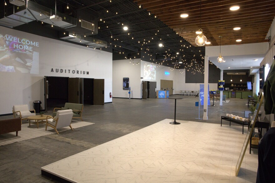 More Photos Of 2800 N Water St, Decatur General Retail For Sale