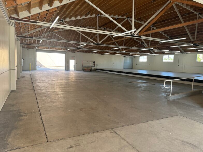 More Photos Of 1781 3rd St, Riverside Warehouse For Lease