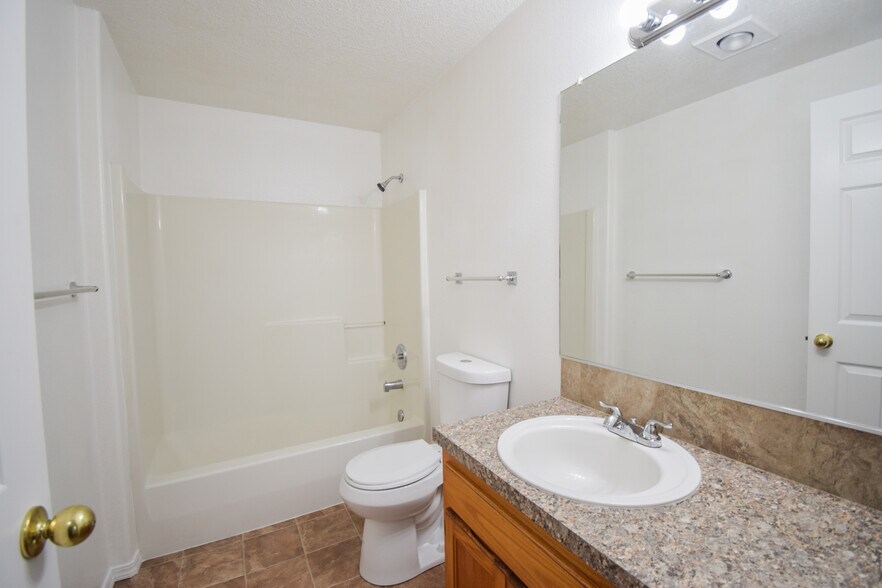 More Photos Of 8824-8828 SE Flavel St, Portland Apartments For Sale