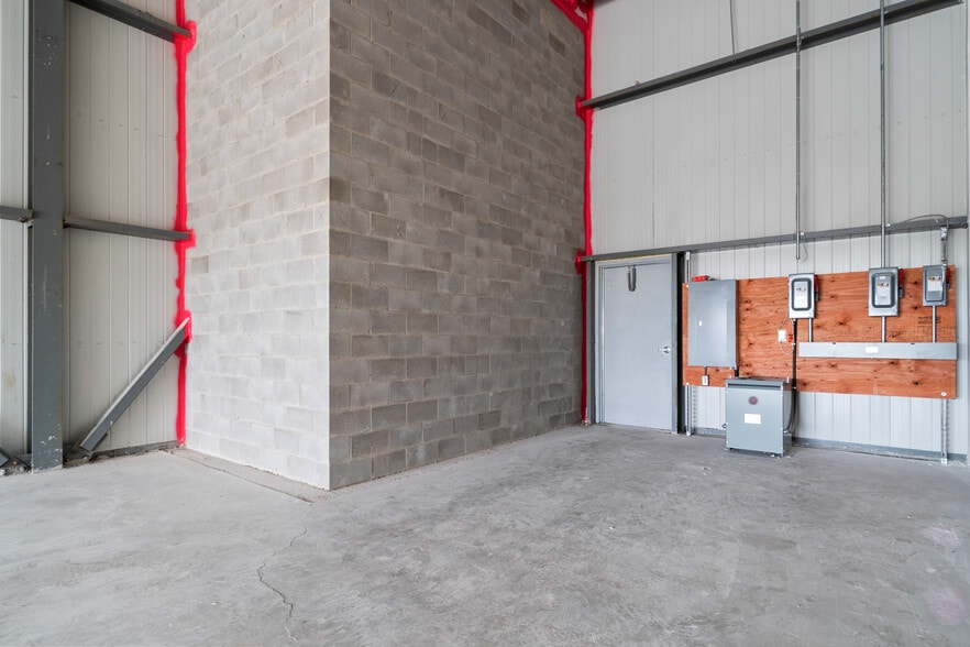 More Photos Of 1325 Centennial Dr, Kingston Light Distribution For Lease