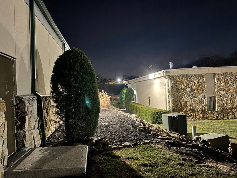 More Photos Of 19605 E 40 Hwy, Independence Warehouse For Sale