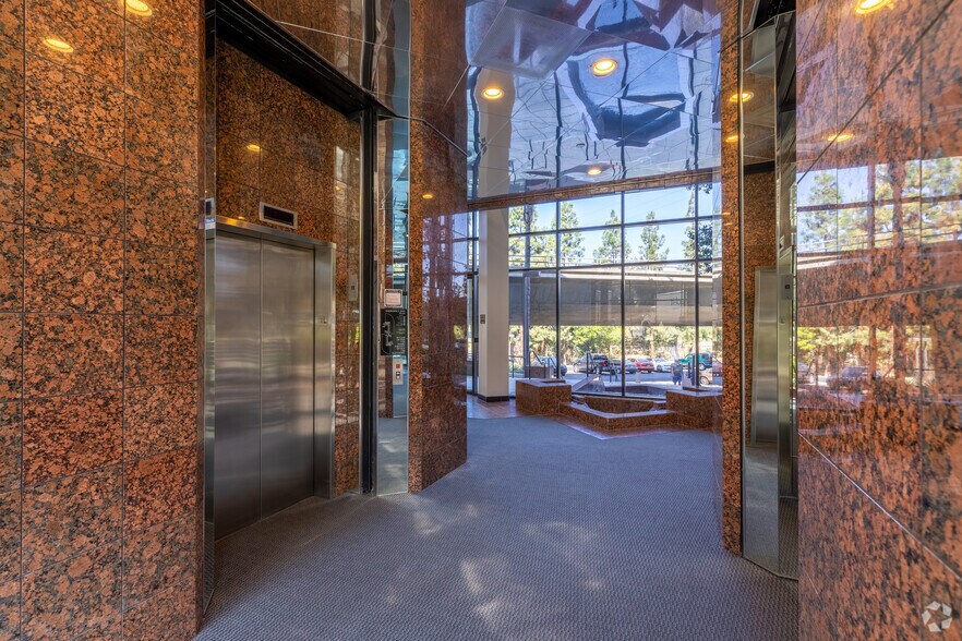 More Photos Of 2878 Camino del Rio S, San Diego Office For Lease