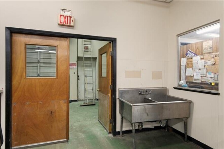 More Photos Of 4501 Zenith St, Metairie Service For Sale