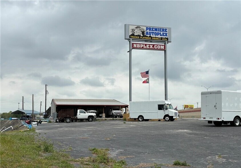 More Photos Of 2250 S IH-35, New Braunfels Auto Dealership For Sale
