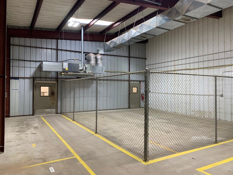 More Photos Of 1622 W 2nd St, Odessa Warehouse For Sale