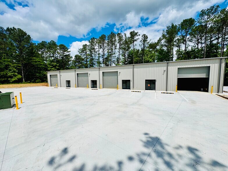 More Photos Of 3720 W County Line Rd, Douglasville Light Distribution For Lease