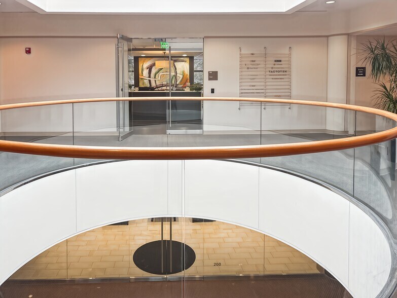 More Photos Of 41000 Woodward Ave, Bloomfield Hills Coworking Space