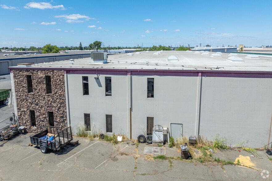 More Photos Of 8165 Signal Ct, Sacramento Warehouse For Sale