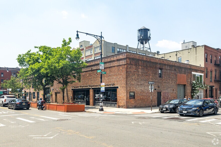 More Photos Of 113 Franklin St, Brooklyn Freestanding For Lease