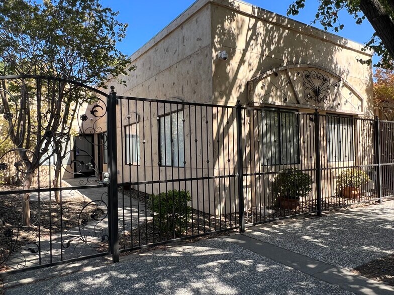 More Photos Of 512 15th St, Modesto Office For Lease