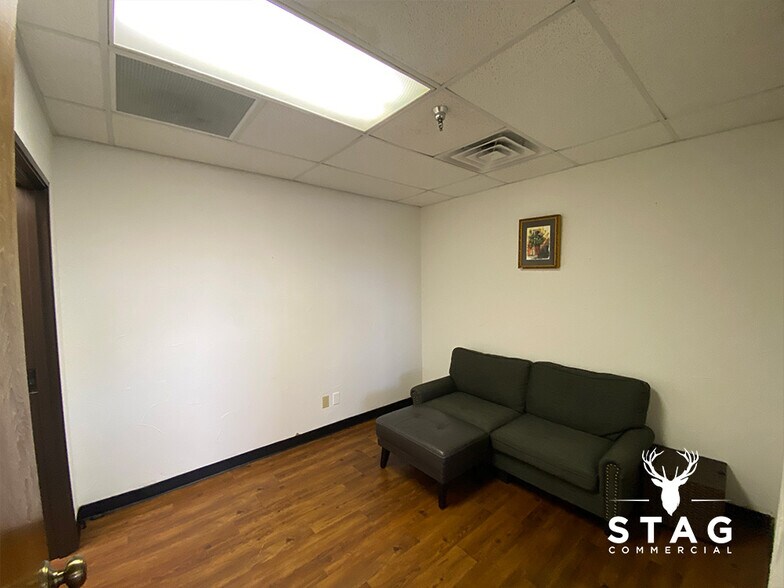 More Photos Of 3901 Airport Fwy, Bedford Office For Lease