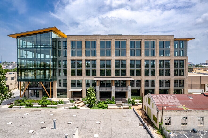 More Photos Of 711 Broadway St, San Antonio Office For Sale