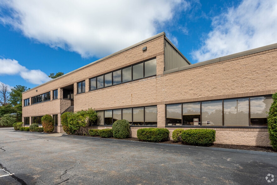 More Photos Of 165-181 Cedar Hill St, Marlborough Office For Sale