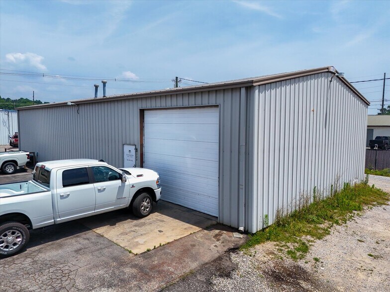 More Photos Of 722-726 Roanoke St, Salem Research And Development For Sale