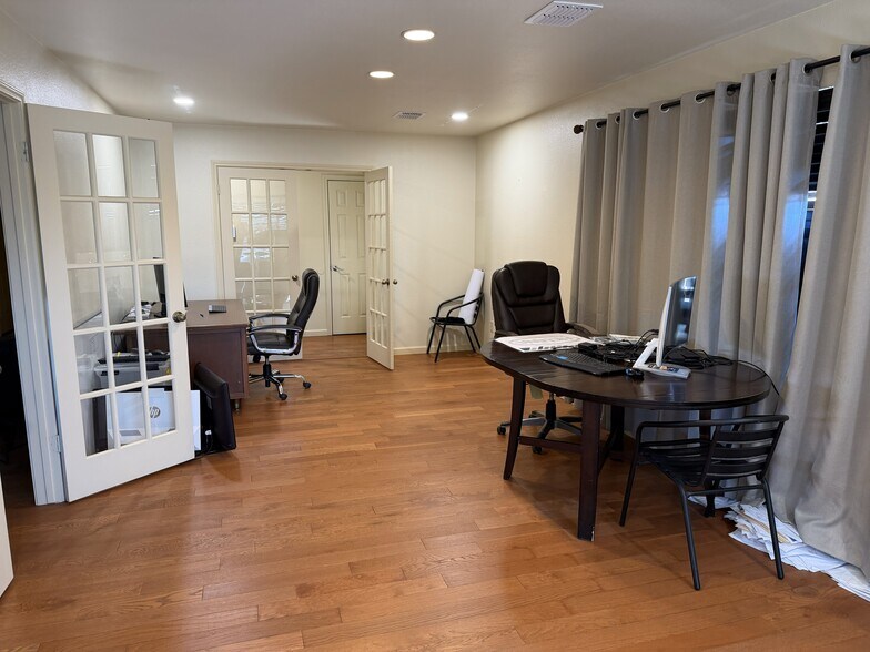 More Photos Of 1030 Canyon Bend Dr, Dripping Springs Industrial For Lease