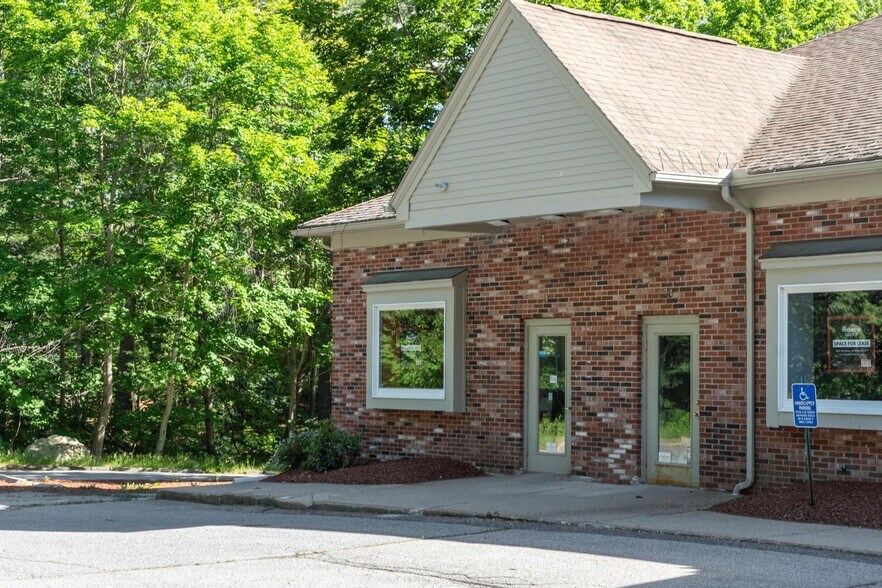 More Photos Of 225 Groton Rd, Westford Storefront Retail Office For Lease