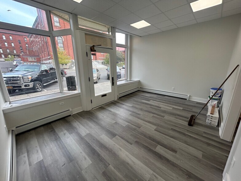 More Photos Of 839-841 N Salina St, Syracuse Storefront Retail Residential For Lease