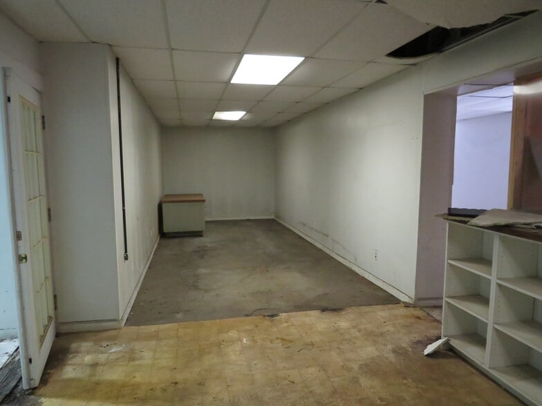 More Photos Of 186 Lincoln Ave, Grove City Warehouse For Lease