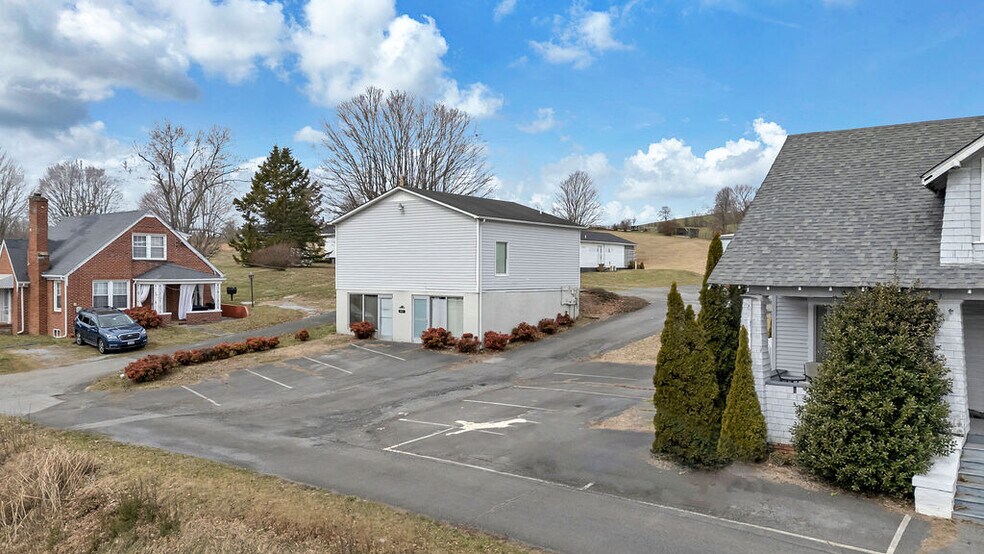 More Photos Of 973 W Main St, Abingdon Specialty For Sale