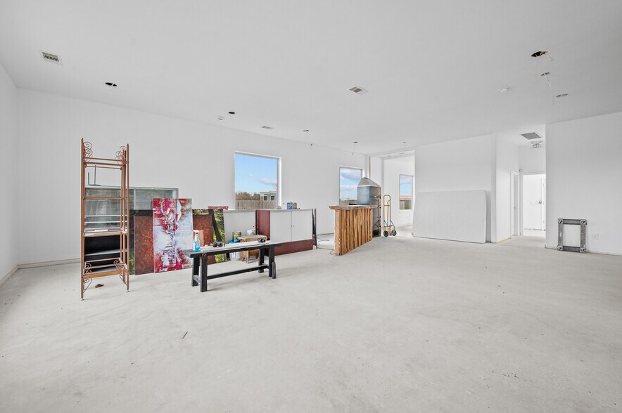 More Photos Of 15838 Tri City Beach Rd, Baytown Freestanding For Lease