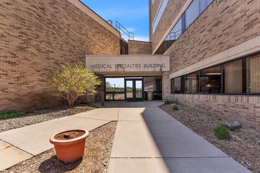 More Photos Of 1535 Gull Rd, Kalamazoo Medical For Lease