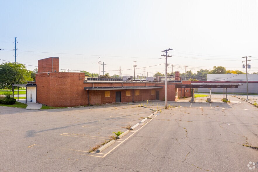 More Photos Of 27637 Grand River Ave, Livonia Bank For Sale