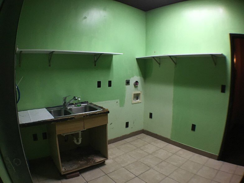 More Photos Of 2355 Cumberland Pky SE, Atlanta Freestanding For Lease