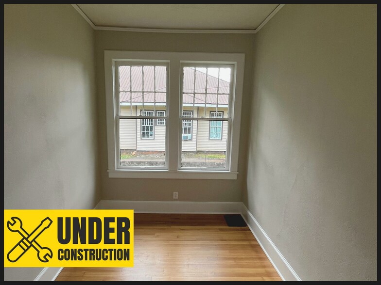 More Photos Of 406 S Lewis St, Lagrange Office For Lease
