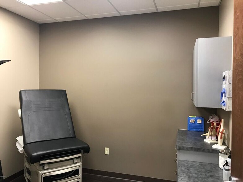 More Photos Of 4550 E Bell Rd, Phoenix Medical For Lease