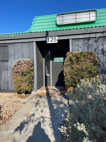 More Photos Of 125 Shaw Ave, Clovis Freestanding For Sale