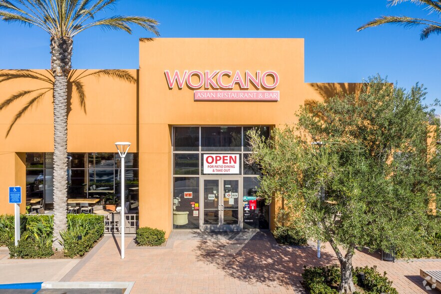 More Photos Of 2915-3011 El Camino Real, Tustin Unknown For Lease