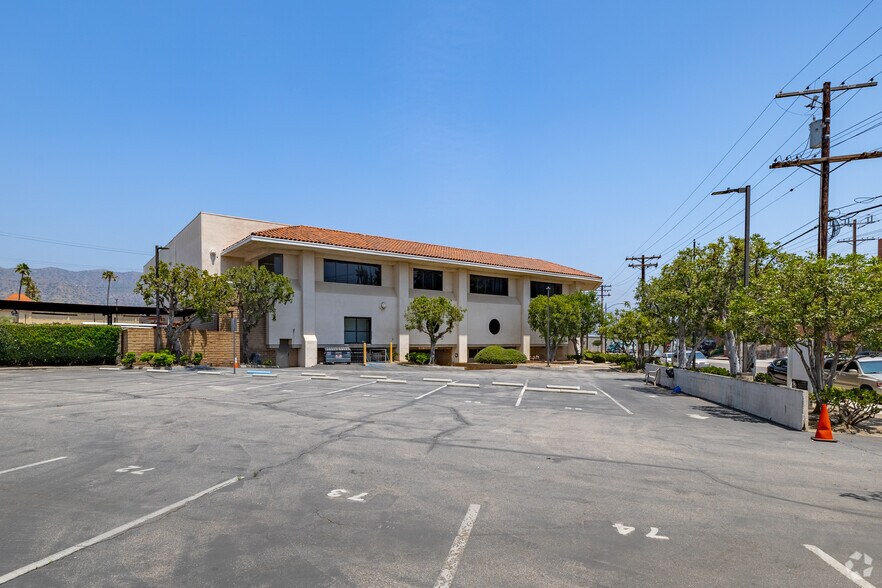 More Photos Of 2711-2717 Winona Ave, Burbank Research And Development For Sale