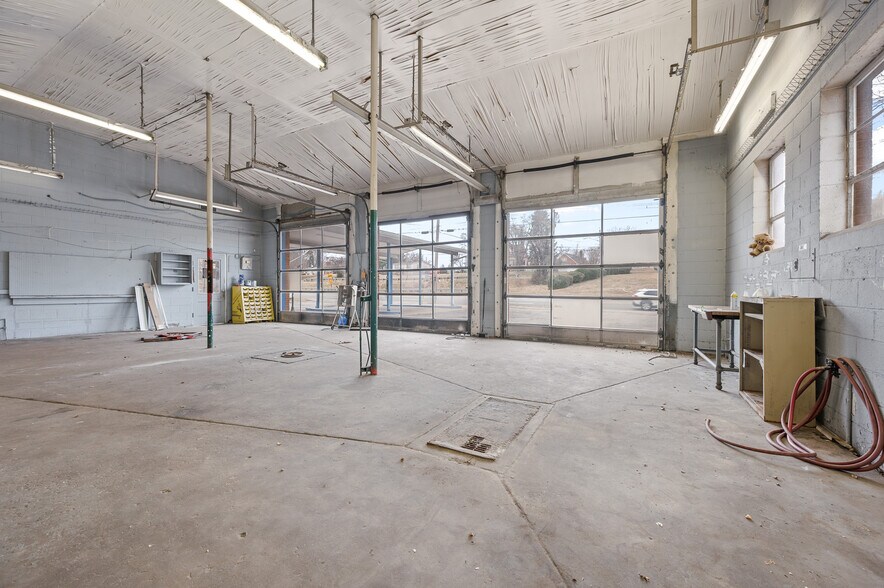 More Photos Of 4927 S Amherst Hwy, Madison Heights Specialty For Sale