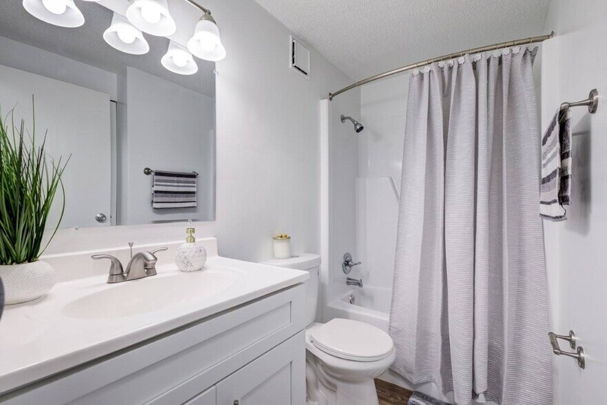 More Photos Of 1529 NE 39th Ave, Ocala Apartments For Sale