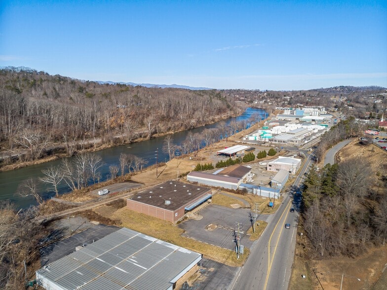 More Photos Of 840 Riverside Dr, Asheville Warehouse For Sale