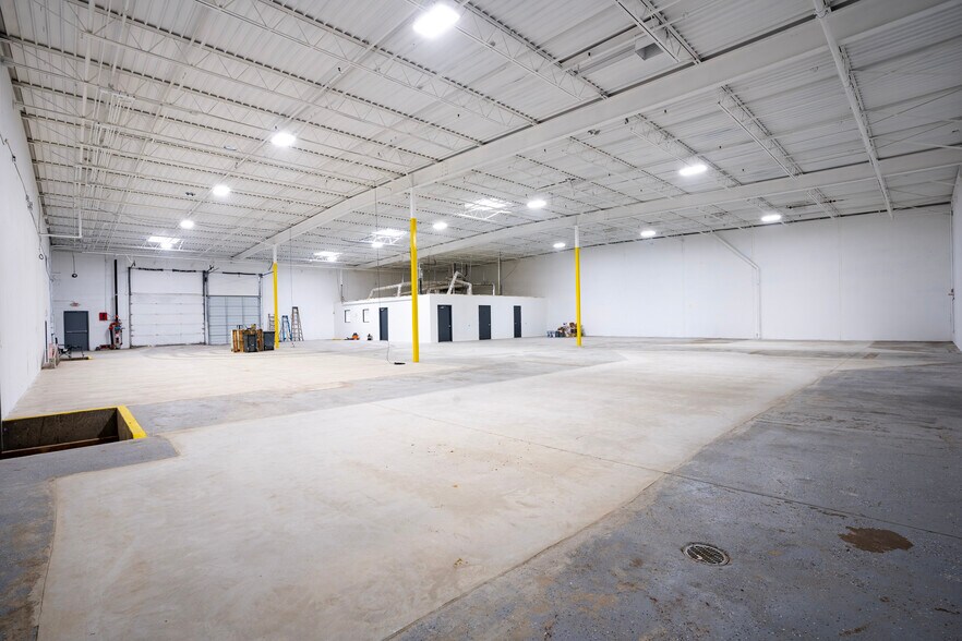 More Photos Of 2626 Sea Harbor Rd, Dallas Warehouse For Sale