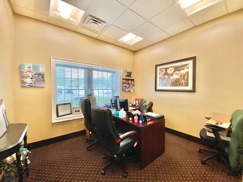 More Photos Of 25 Nassau Ln, Island Park Office For Sale