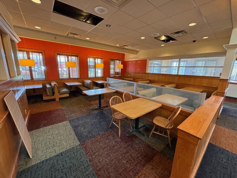 More Photos Of 2949 Dixie Hwy, Hamilton Restaurant For Sale